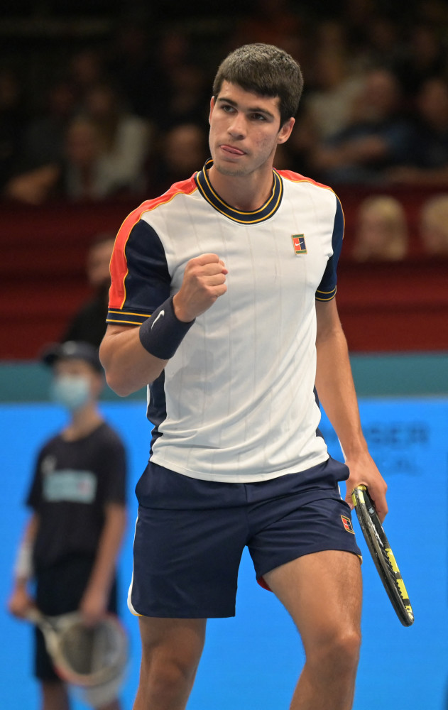 穆雷意外战胜西班牙队，比赛局势复杂引爆全场！