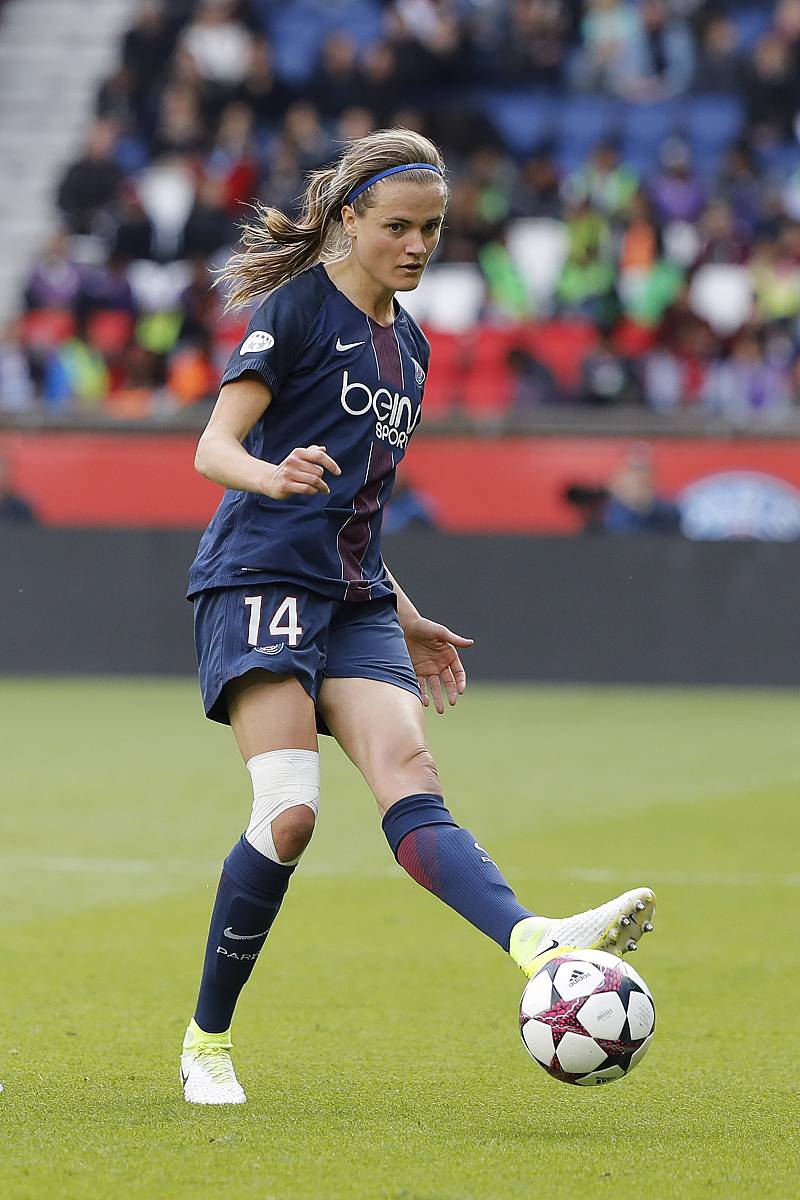 九游-巴塞罗那训练开放日；今晨回应争议引欢呼；国王杯在即；心理建设被强调-九游